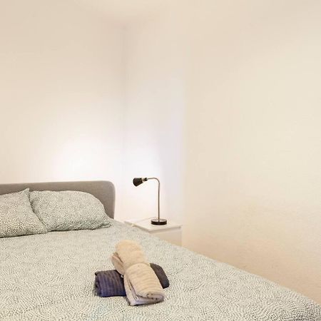Relax In Lisbon For 4 People With Terrace And Parking Apartment Exterior foto