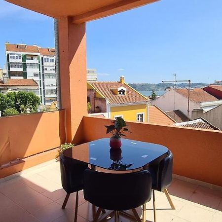 Relax In Lisbon For 4 People With Terrace And Parking Apartment Exterior foto