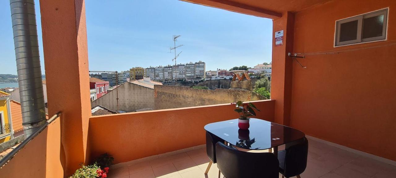 Relax In Lisbon For 4 People With Terrace And Parking Apartment Exterior foto