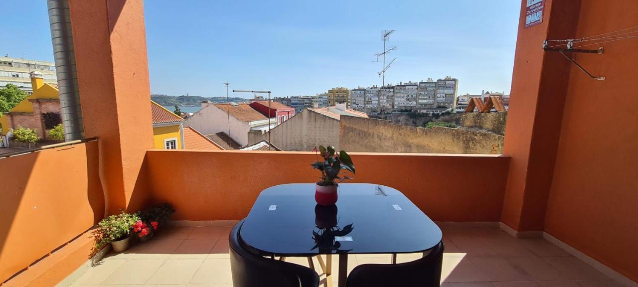 Relax In Lisbon For 4 People With Terrace And Parking Apartment Exterior foto