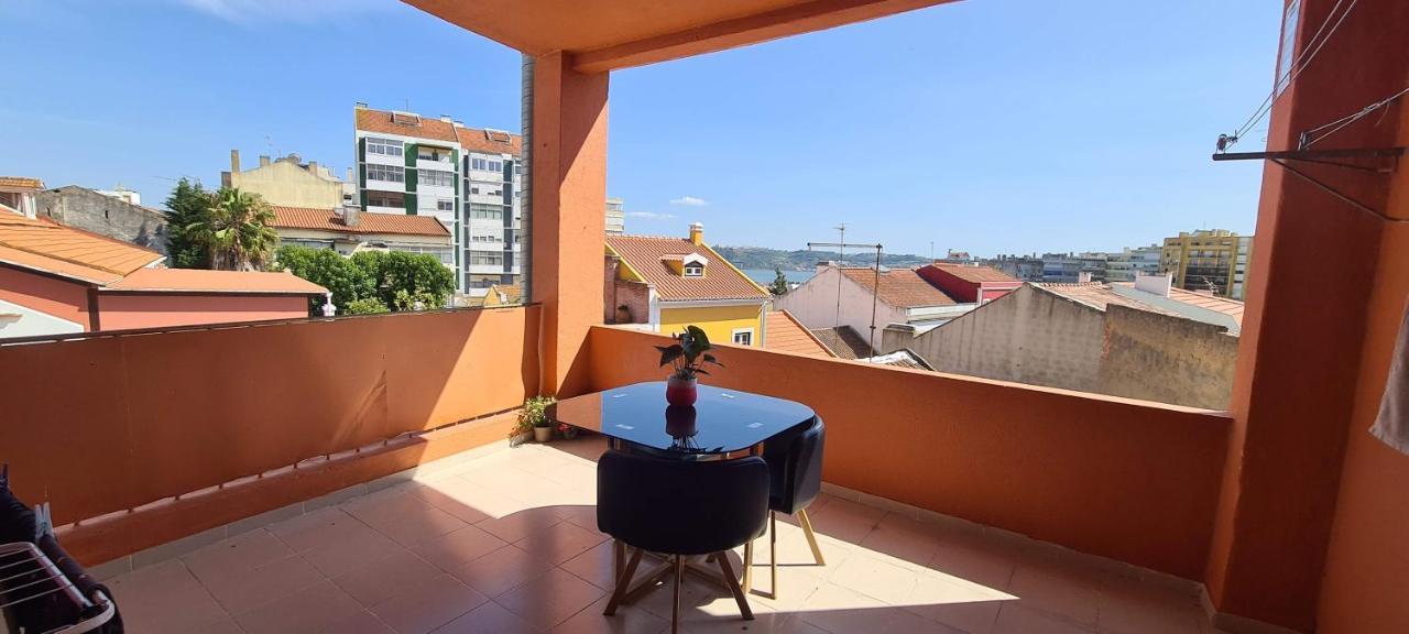 Relax In Lisbon For 4 People With Terrace And Parking Apartment Exterior foto