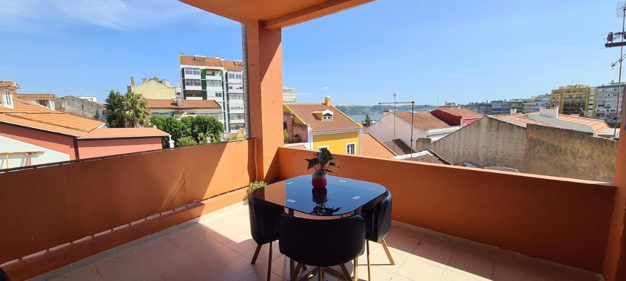 Relax In Lisbon For 4 People With Terrace And Parking Apartment Exterior foto